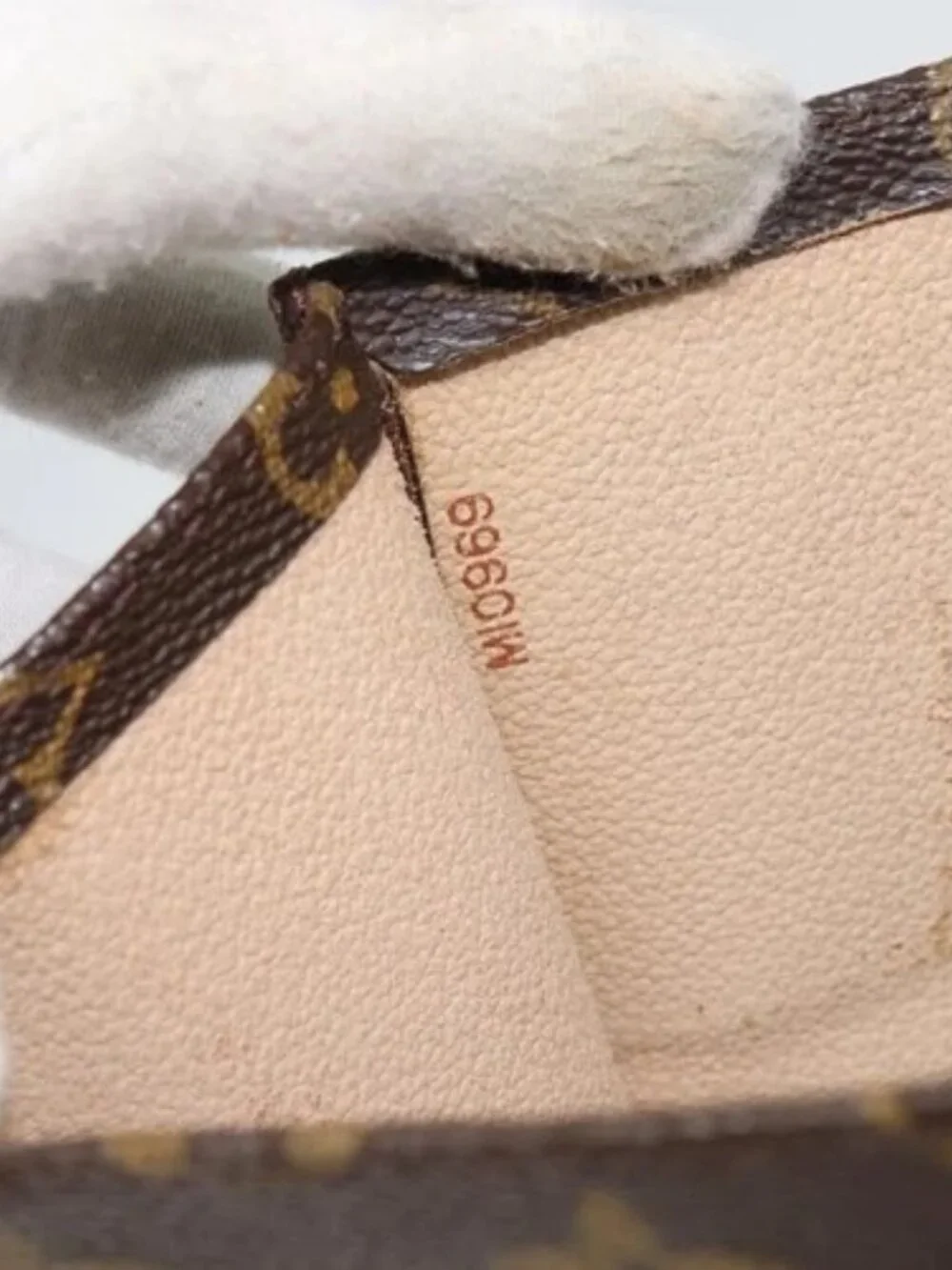 LOUIS VUITTON Monogram Sac Plat Hand Bag